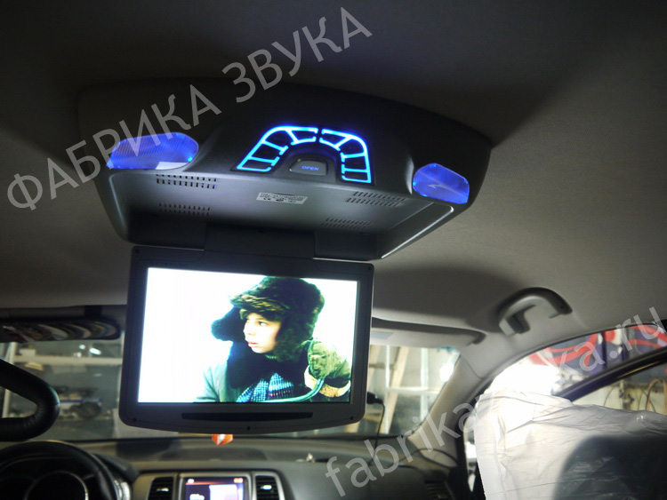 Потолочный монитор в Nissan Murano