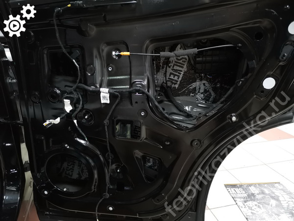 Первый слой изоляции задней правой двери Jetour Dashing