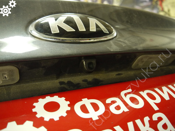 Установка задней камеры на Kia Rio III рестайлинг