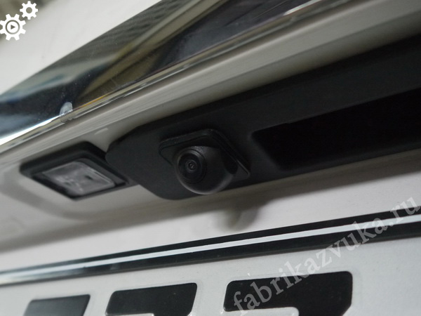 Установка камеры заднего вида Mercedes GL400