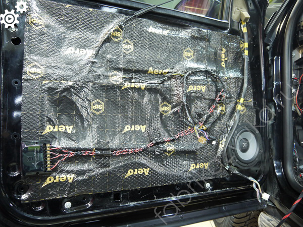 Замена фронтальной акустики в Chevrolet Tahoe III