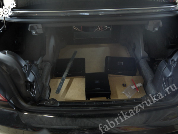 Установка усилителей и процессора в BMW 325i E93