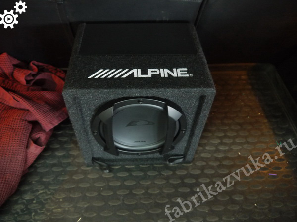 Ford Focus 2 - установка сабвуфера Alpine