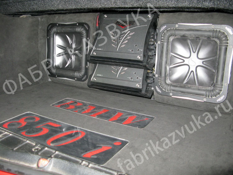 Установка сабвуферов и усилителей Кикер в багажник BMW 850 i