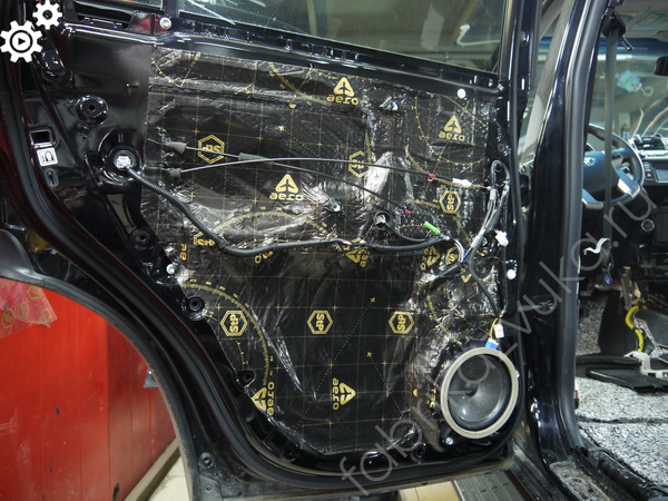 Внешняя виброизоляция левой задней двери | Toyota LC Prado 150 I Рестайлинг