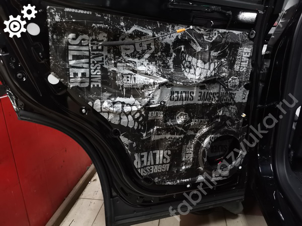 Второй слой шумоизоляции левой задней двери Jetour Dashing