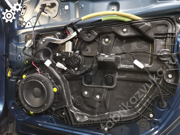 Замена передней акустики в Mazda CX-5