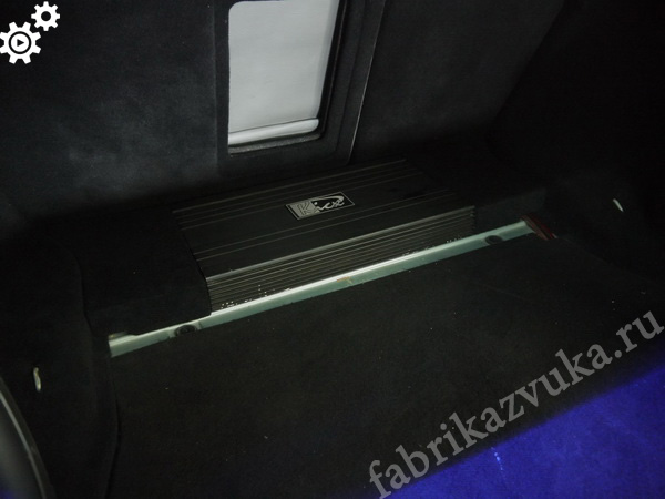 Установка усилителя в багажник BMW E46