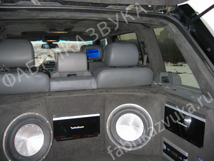 Установка мониторов в подголовники сидений Range Rover Sport