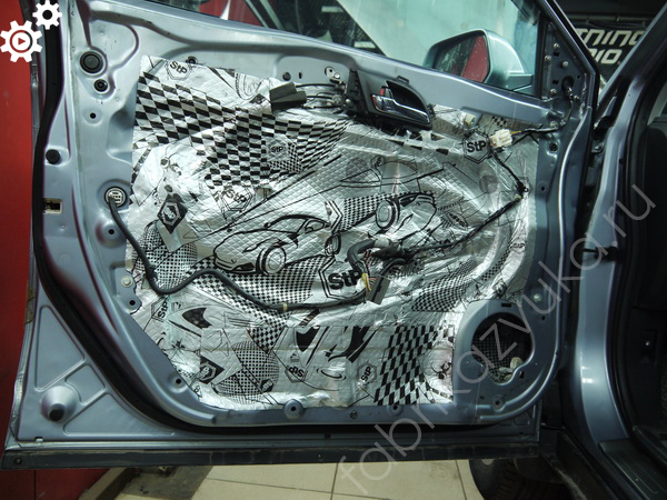 Виброизоляция передних дверей Honda CR-V III