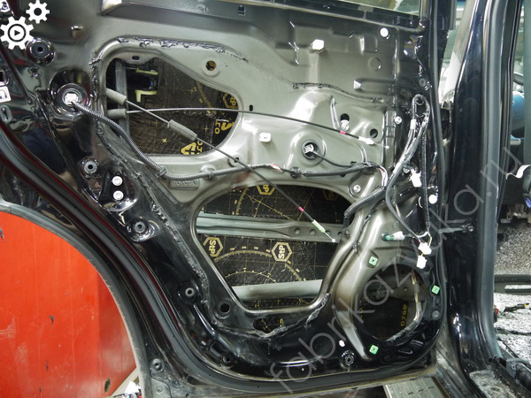 Внутренняя виброизоляция двери | Toyota LC Prado 150 I Рестайлинг