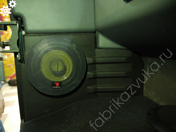 Установка коаксиальной акустики в Land Rover Defender