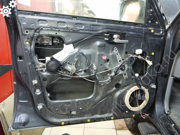 Левая передняя дверь перед шумоизоляцией | Toyota Land Cruiser 105