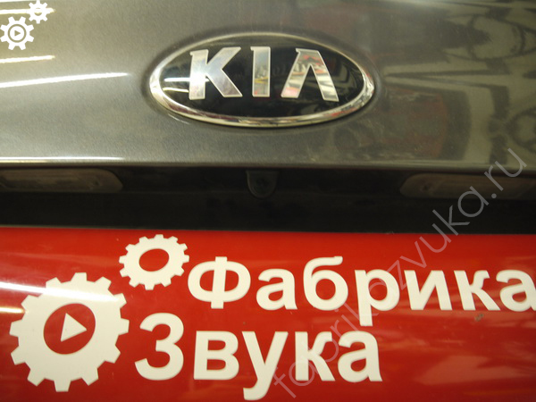 Установка камеры на Kia Rio III рестайлинг