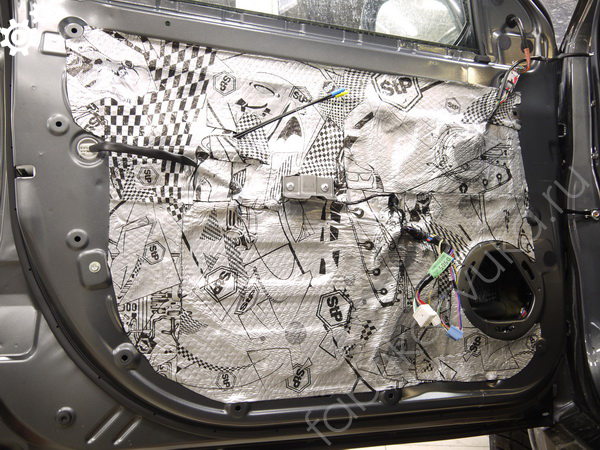 Шумоизоляция левой передней двери Mitsubishi Outlander III