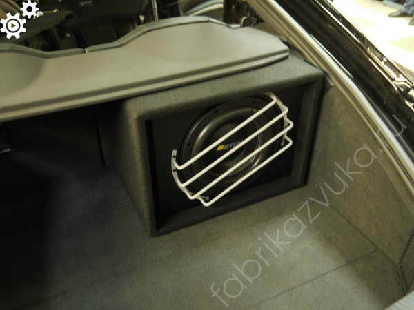 Установка мощного сабвуфера в Audi TT III 8S