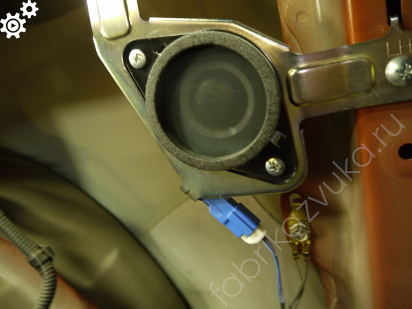 Среднечастотная акустика jbl в Toyota GT86