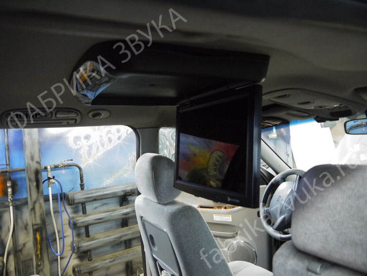 Потолочный монитор - фото установки на Kia Carnival