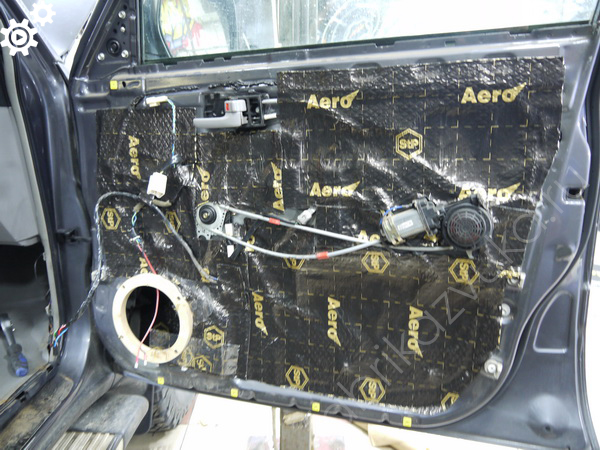 Второй слой виброизоляции правой передней двери | Toyota Land Cruiser 105