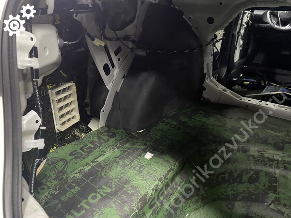 Шумоизоляция задней левой арки | Toyota Corolla XII (E210)