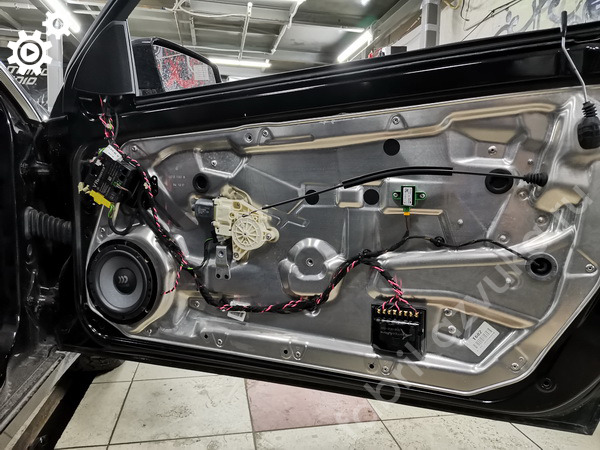 Замена акустики в Mercedes-Benz IV W204