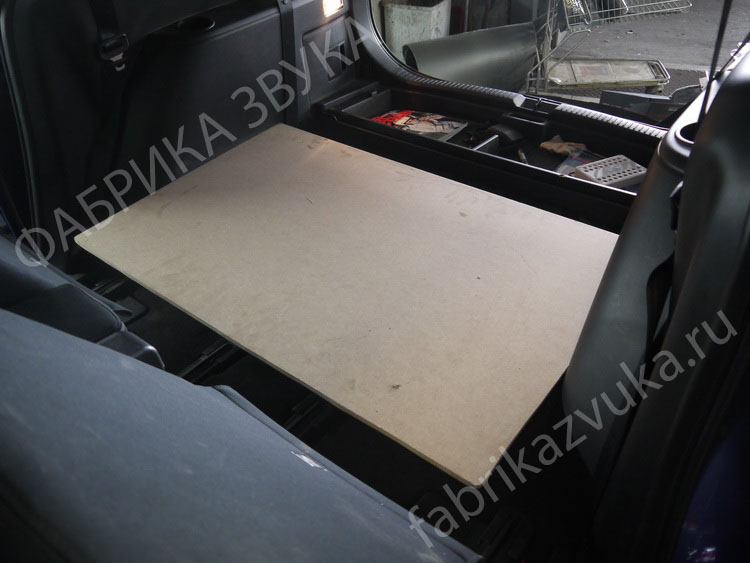Фальш-панель в Mazda 5