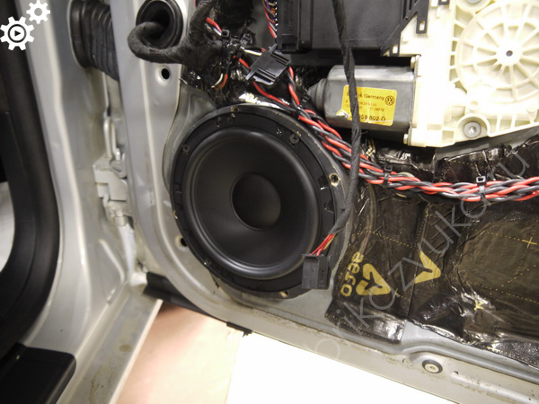 Фронтальная акустика в Volkswagen Golf 4