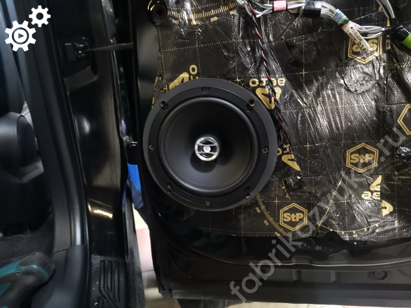 Замена задних динамиков в Toyota RAV4 V