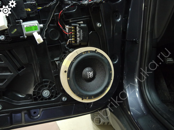 Установка передней акустики в Kia Sportage IV