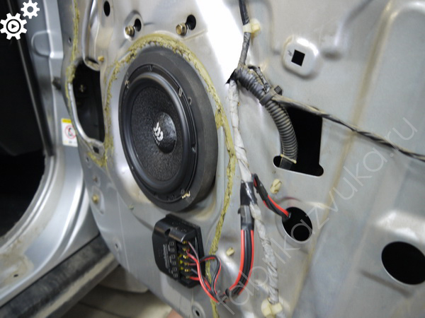 Установка фронтальной акустики в Honda CR-V II