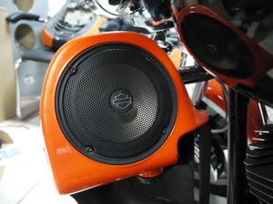 Установка акустики Harley Davidson