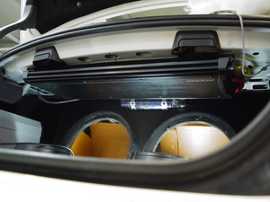 Усилитель на потолок багажника Mercedes C200 W204