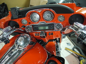Замена передних динамиков Harley Davidson