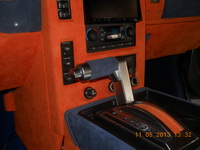 Перетяжка салона Hummer H2 - подлокотник и ручки КПП
