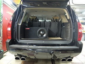 Установка пассивного сабвуфера в Chevrolet Tahoe III