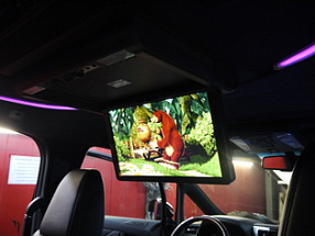 Потолочный монитор в Toyota Alphard III