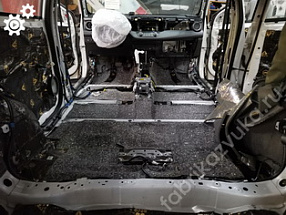 Шумоизоляция пола и арок Toyota RAV4 IV Рестайлинг
