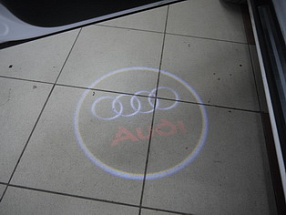 Подсветка дверей с логотипом на Audi A3