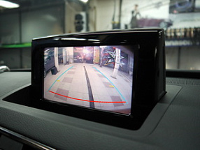 Камера на штатный монитор в Audi Q3