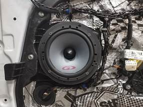 Установка фронтальной и тыловой акустики в Hyundai i30 II