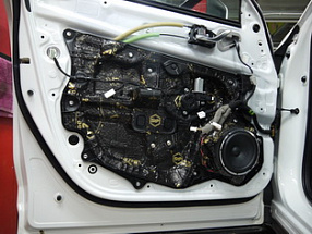 Аудиоподготовка дверей Mazda CX-5