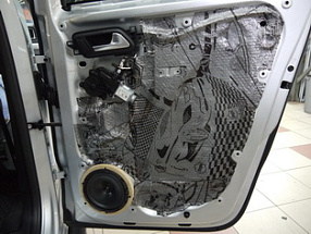 Шумоизоляция дверей в Volkswagen Amarok