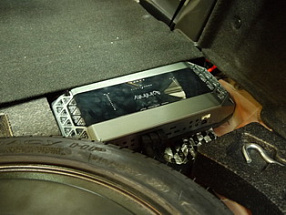 Усилитель на акустику и сабвуфер в Toyota GT86