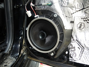 Передняя и задняя акустика в Land Cruiser Prado 150
