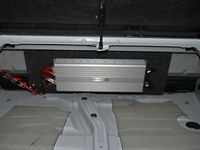 Установка усилителя DLS на сабвуфер Eton в BMW X6 F16