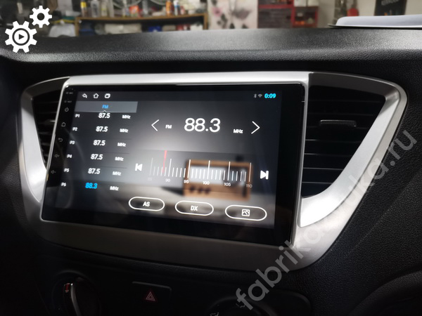 Магнитола с большим дисплеем в Hyundai Solaris II Магнитола с большим дисплеем в Hyundai Solaris II