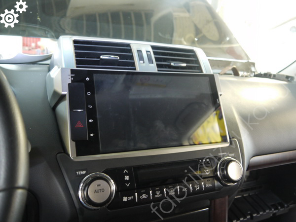 Штатная магнитола в Toyota Land Cruiser Prado 150 Рестайлинг