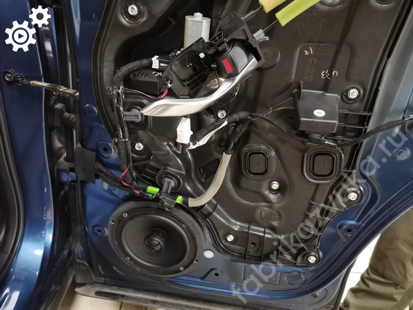 Задняя акустика в Mazda CX-5