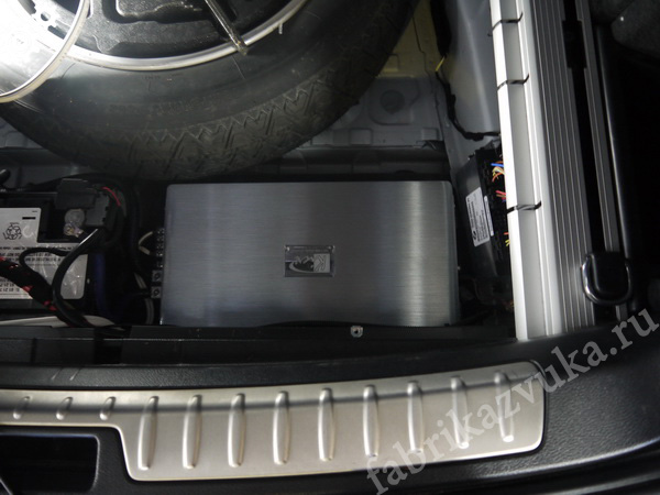 Установка усилителя на сабвуфер BMW X6
