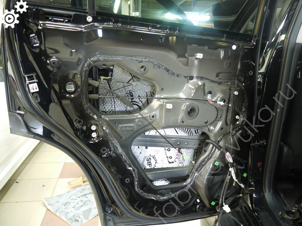 Шумоизоляция внутреннего металла двери Toyota Land Cruiser Prado 150 Рестайлинг